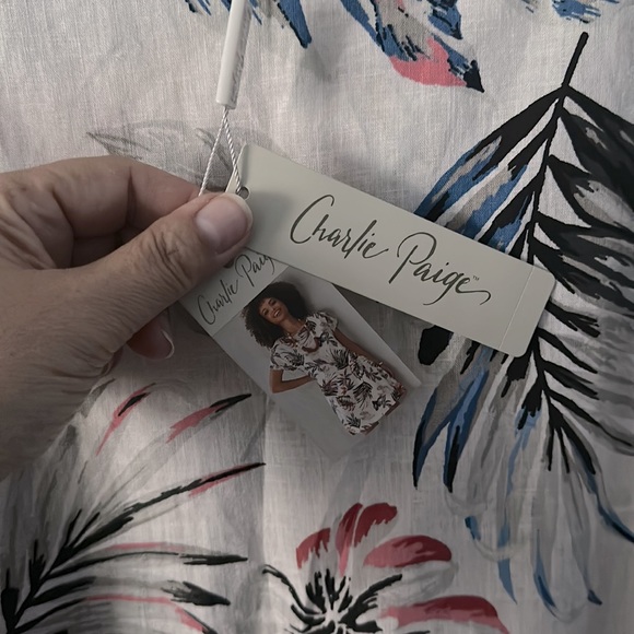 Charlie Paige Linen Dress - Picture 4 of 5